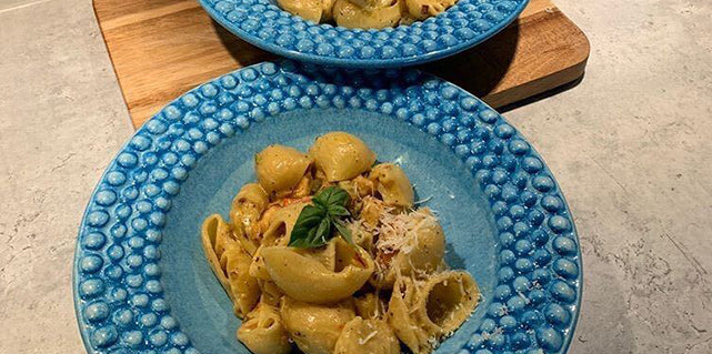 Gräddig pestopasta med halloumi och sparris