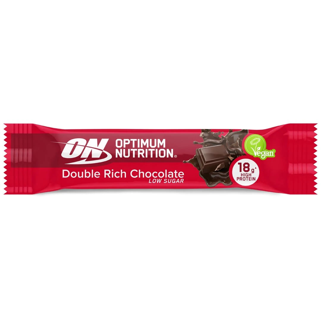 Optimum Nutrition Vegan Protein Bar 60 g i en rød forpakning for smaken Double Rich Chocolate.