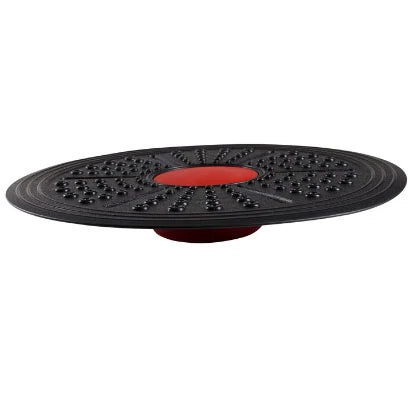 Virtufit Adjustable Balance Board, et rundt, svart balansebrett med rødt midtparti og nuppete overflate.