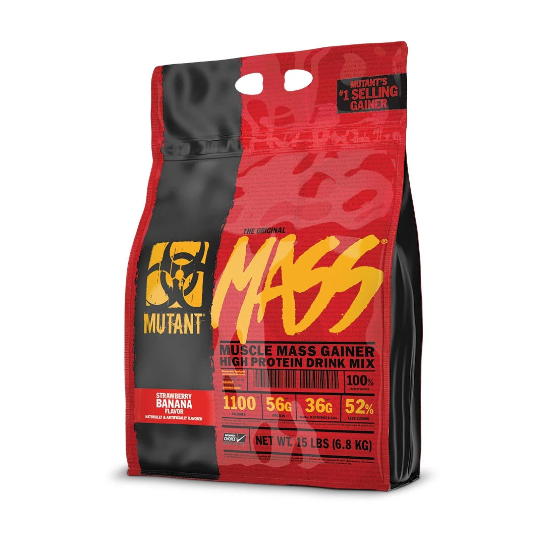 Mutant Mass 6.8 kg gainer i en rød og svart pose med gule detaljer for smaken Strawberry Banana.