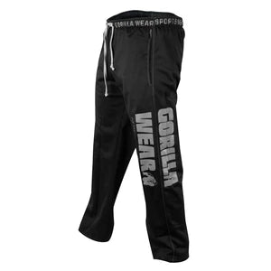 Svarte Gorilla Wear Logo Mesh Pants, treningsbukser med elastisk midje, snøring og stor logo på beinet.