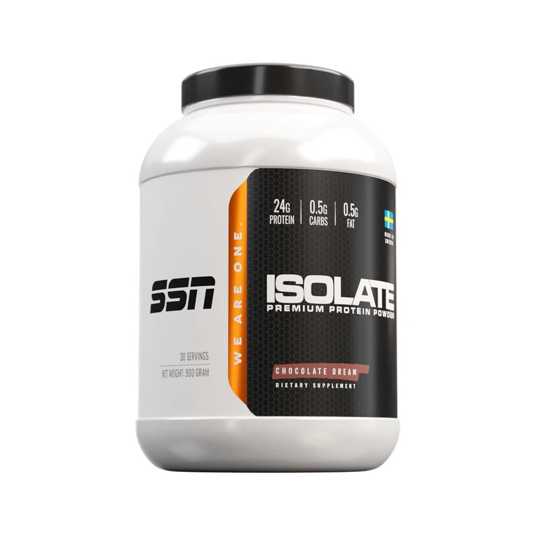 SSN Isolate Protein 900 g proteinpulver i en hvit boks med svart lokk og etikett for smaken Chocolate Dream.