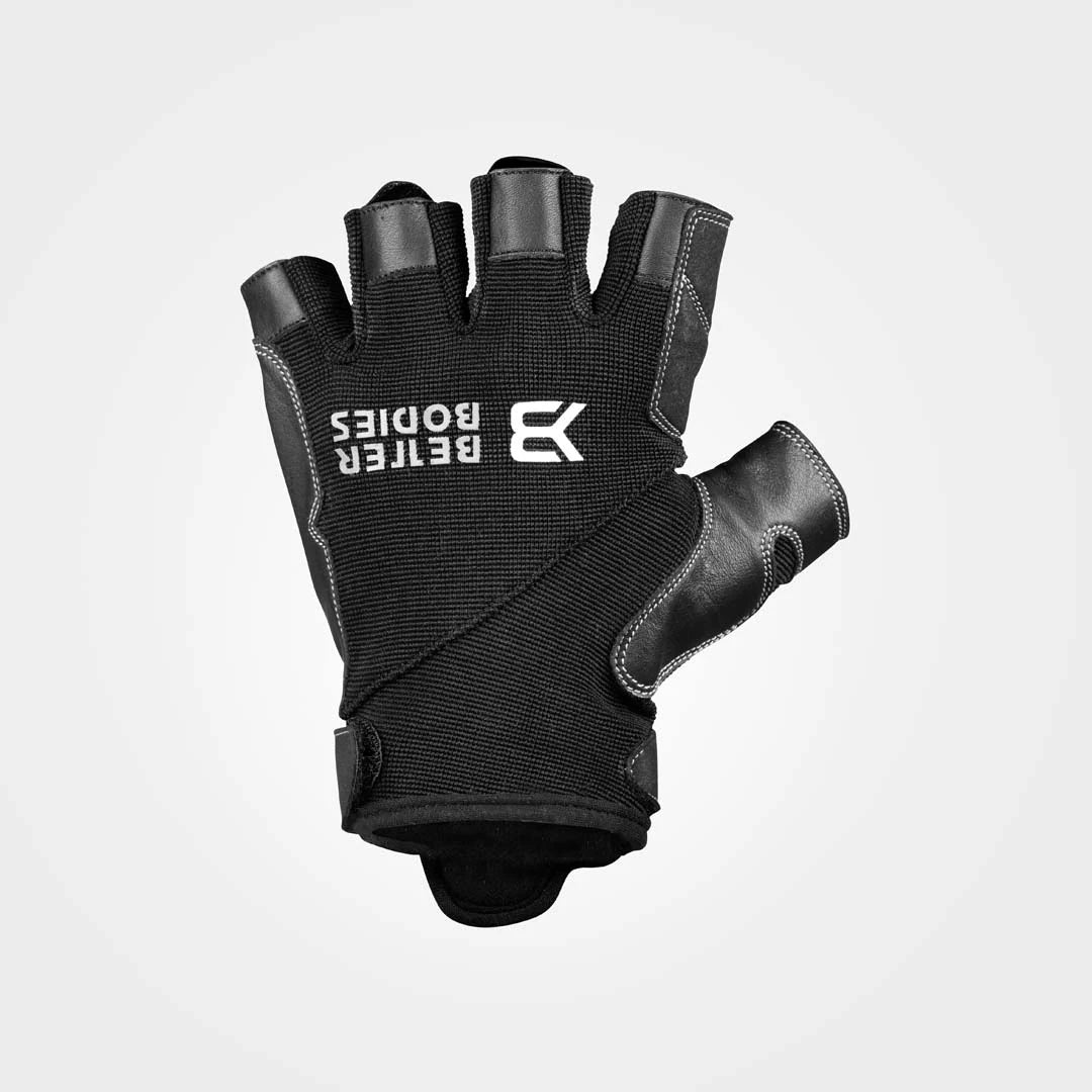 Svart Better Bodies Pro Gym Gloves treningshanske i nylon og anilinlær med hvit logo på oversiden.