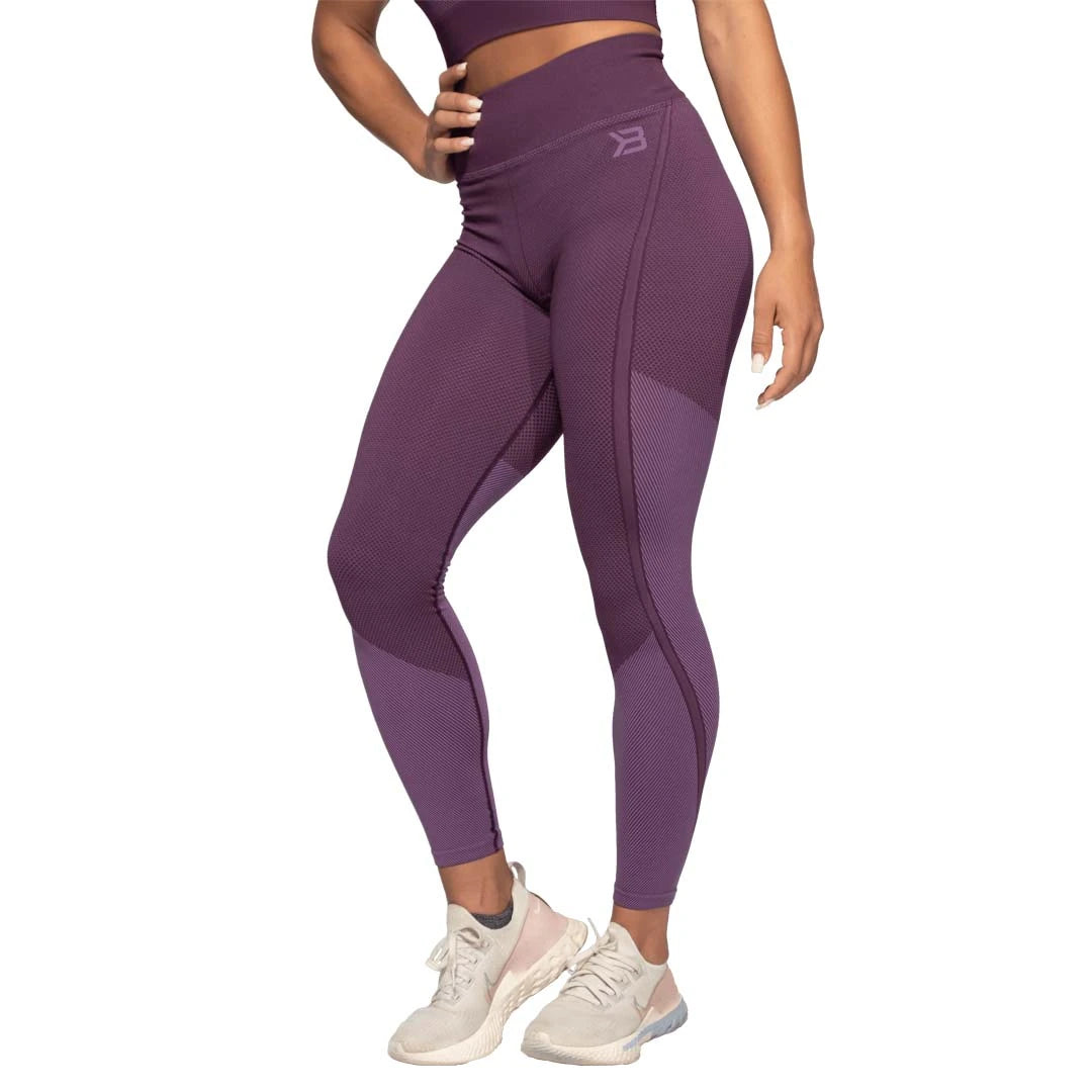 Better Bodies Roxy Seamless Leggings Royal Purple er lilla treningstights med høy midje og sømløs tekstur., bilde 1 av 2