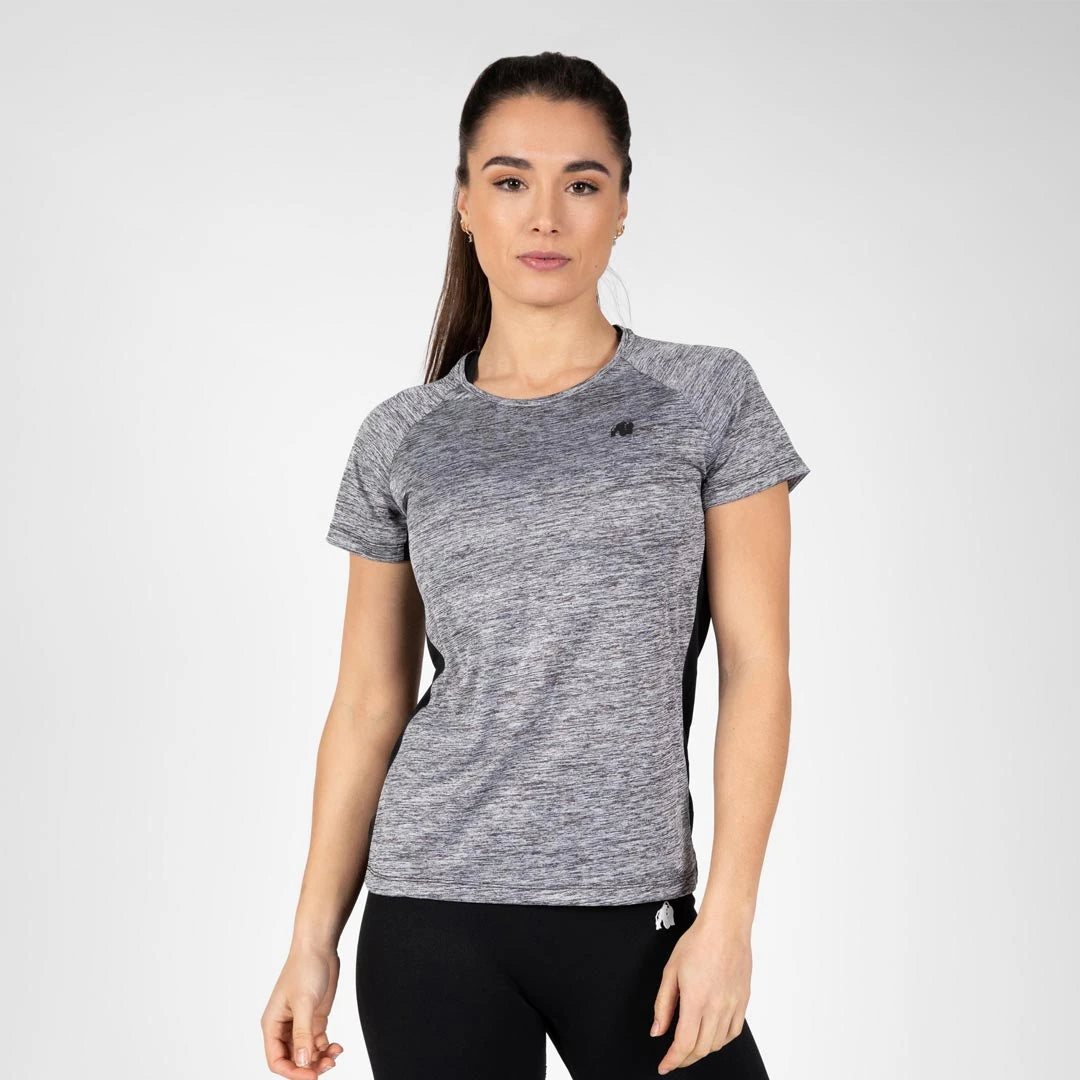 Gorilla Wear Monetta Performance T-Shirt Grey Melange/Black, en gråmelert treningstrøye båret av en kvinne., bilde 2 av 5