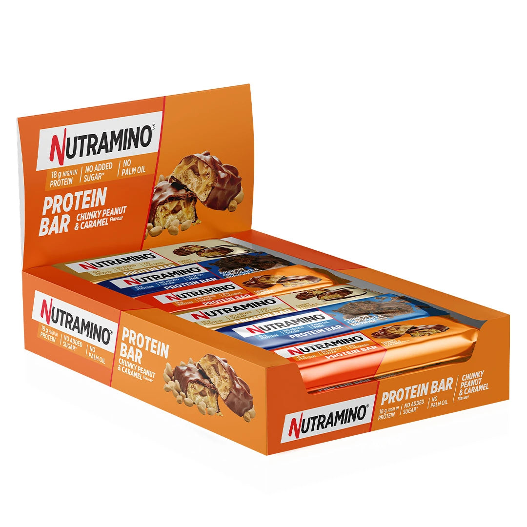 12 x Nutramino Protein Bar 55 g Mixboks i en oransje displayeske med proteinbarer i flere ulike smaker., bilde 1 av 1