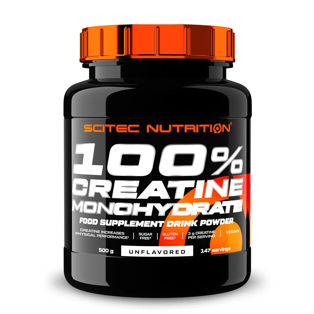 Scitec Nutrition 100% Creatine 500 g, et naturelt kreatinpulver i en svart boks med oransje lokk.