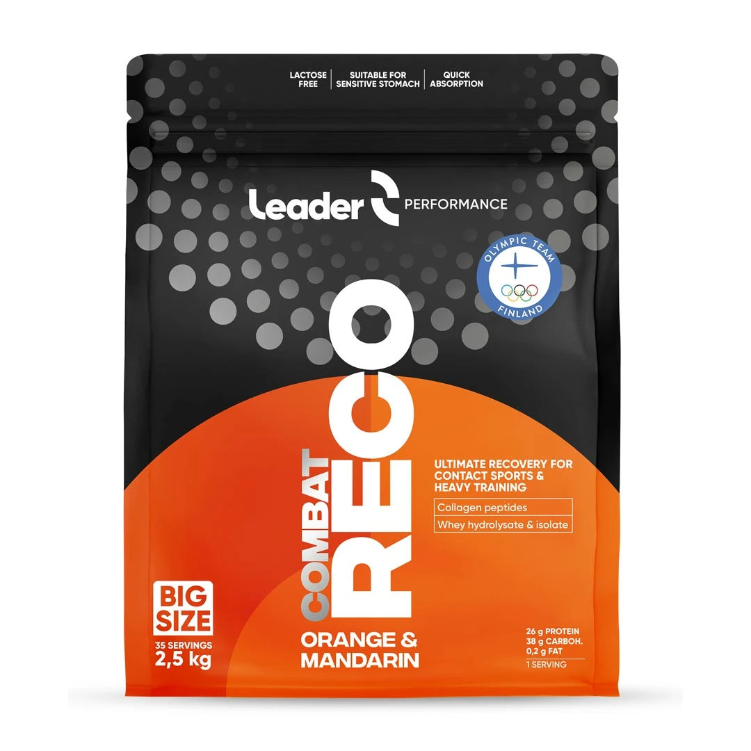 Svart og oransje pose med Leader Performance Combat Reco 2.5 kg, restitusjonsdrikk i pulverform med smaken Orange & Mandarin.