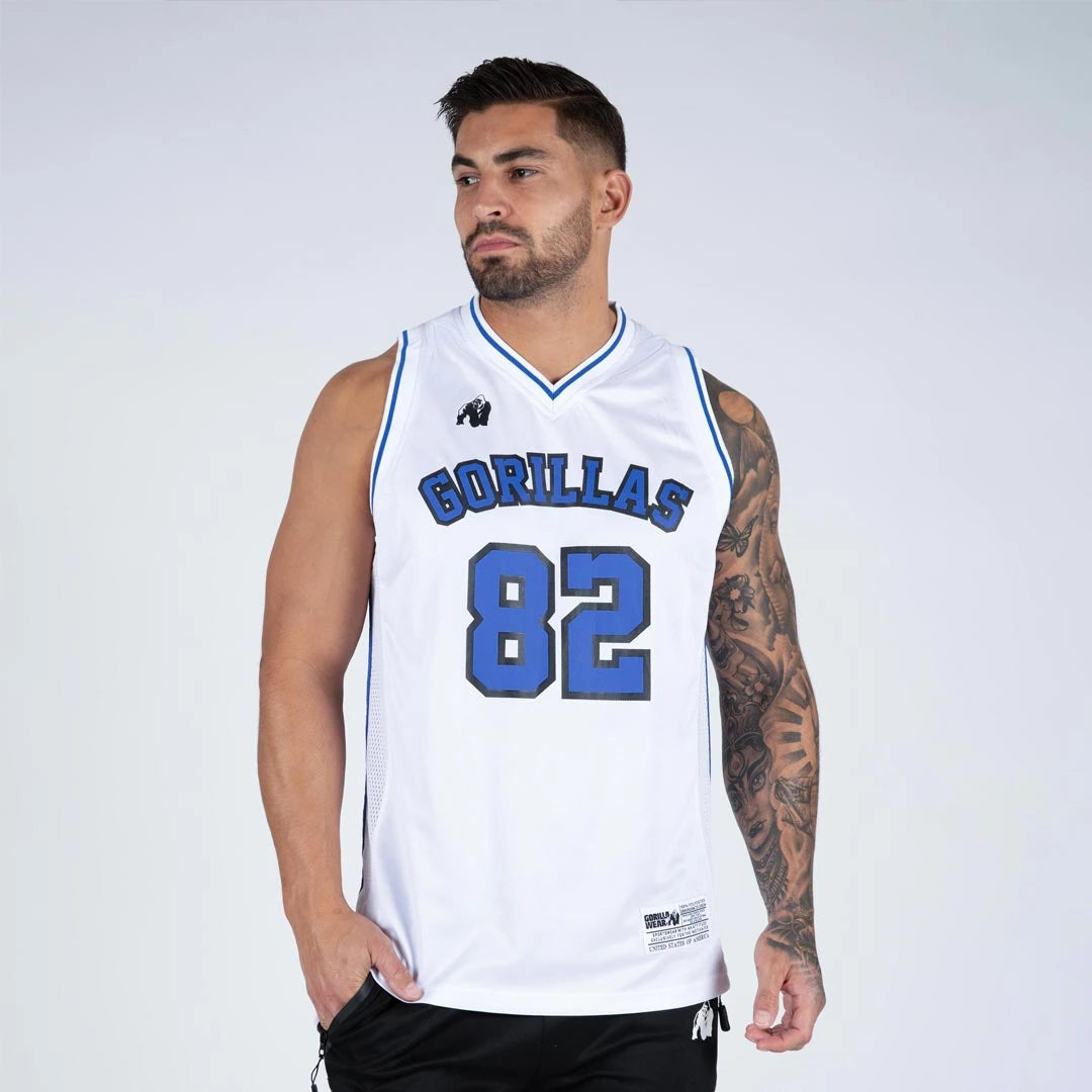 Mann i Gorilla Wear San Mateo Jersey Tank Top white/blue, en hvit og blå treningssinglet i mesh med basketdesign., bilde 2 av 4