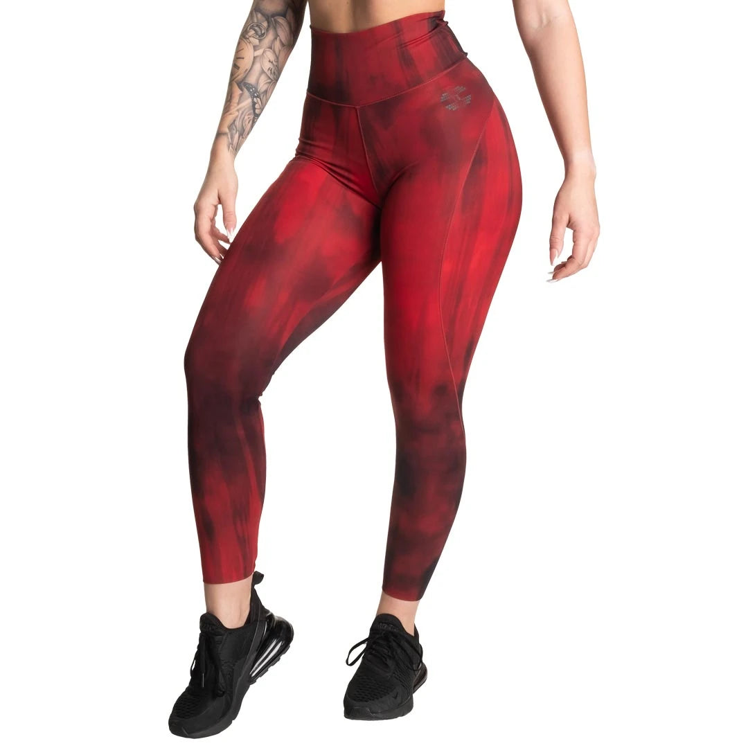 Better Bodies High Waist Leggings Chili Red Grunge er røde treningstights med høy midje og svart mønster., bilde 2 av 2