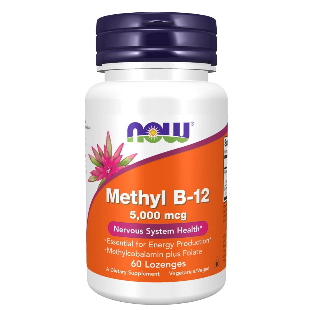 NOW Methyl B-12 60 caps kosttilskudd i en hvit boks med mørkeblått lokk og oransje etikett med en rosa blomst.