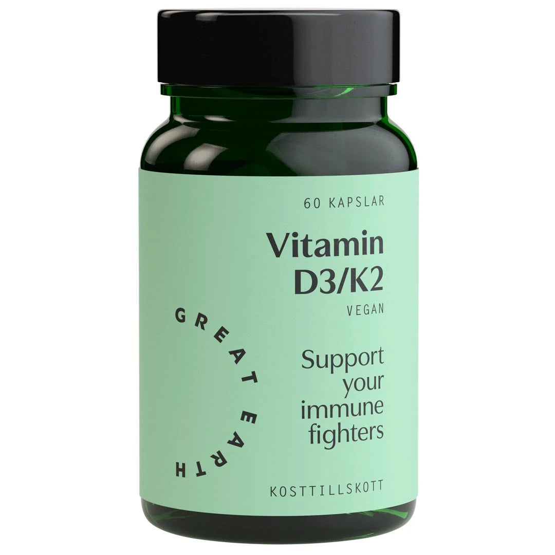 Great Earth Vitamin D3/K2 60 caps i en mørkegrønn boks med lysegrønn etikett og svart lokk.