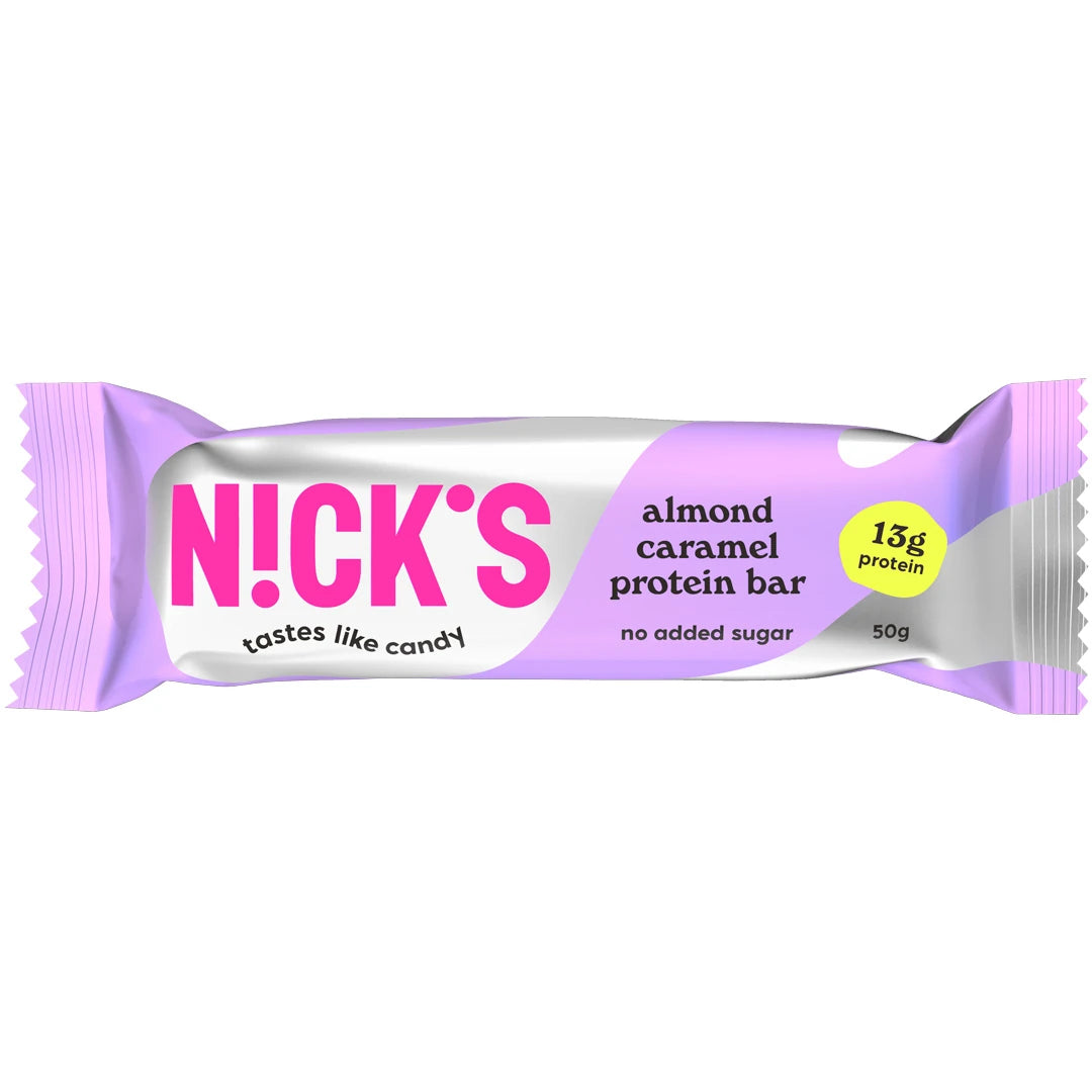 NICKS Soft bar 50 g proteinbar i en hvit og lyselilla innpakning for smaken Almond Caramel., bilde 6 av 6