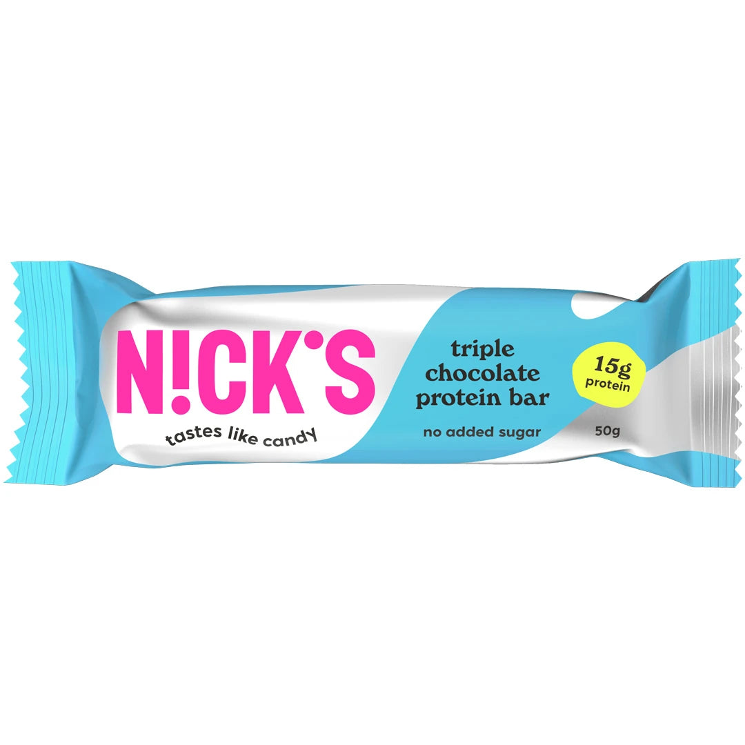 NICKS Soft bar 50 g proteinbar i en hvit og lyseblå forpakning med smaken Triple Chocolate.