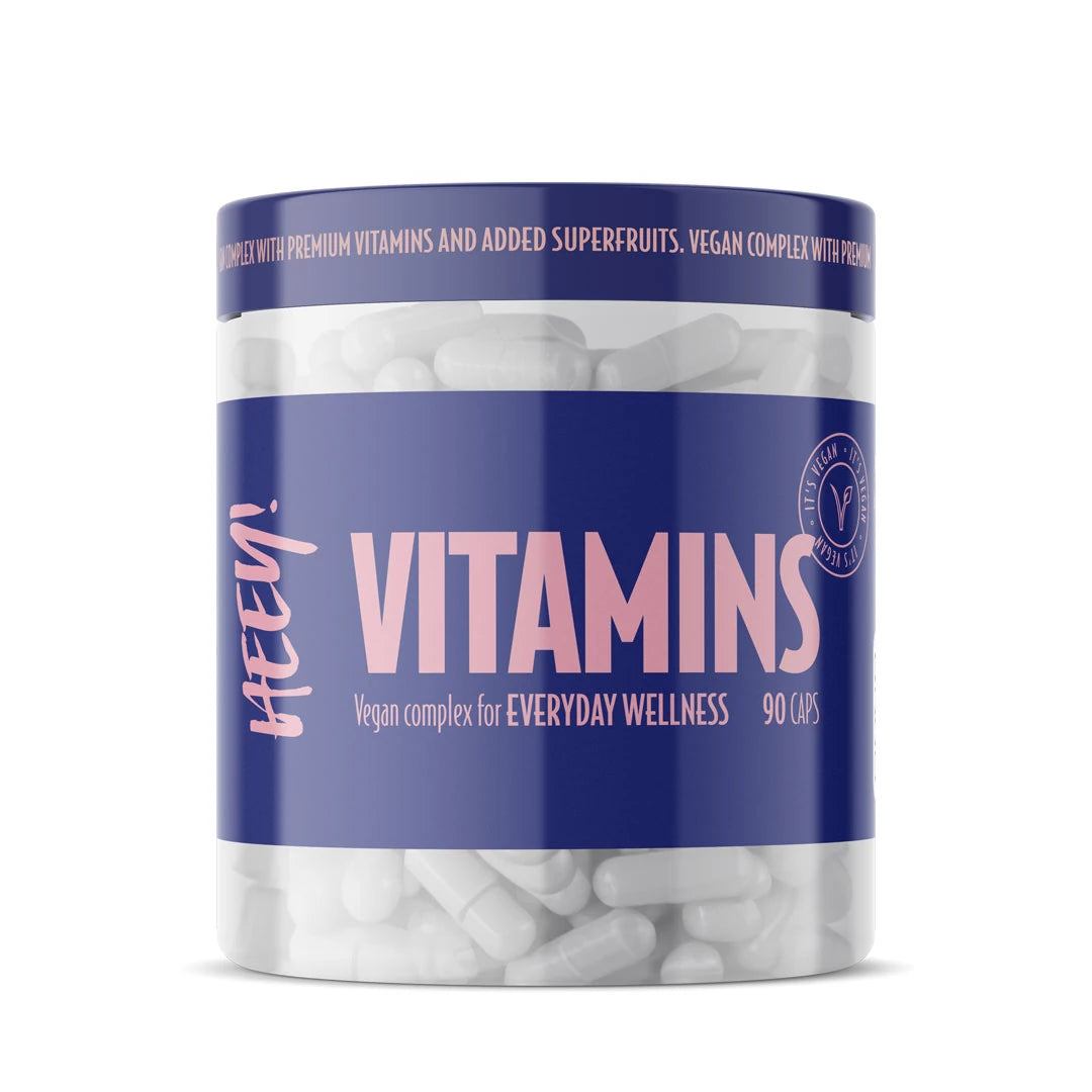 Heey! Multivitamin + Superfruits 90 caps i en transparent boks med blå etikett og hvite kapsler.