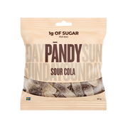 Pändy Candy Sour Cola 50 g syrliga colanappar i en ljus påse med brun text och transparent fönster.