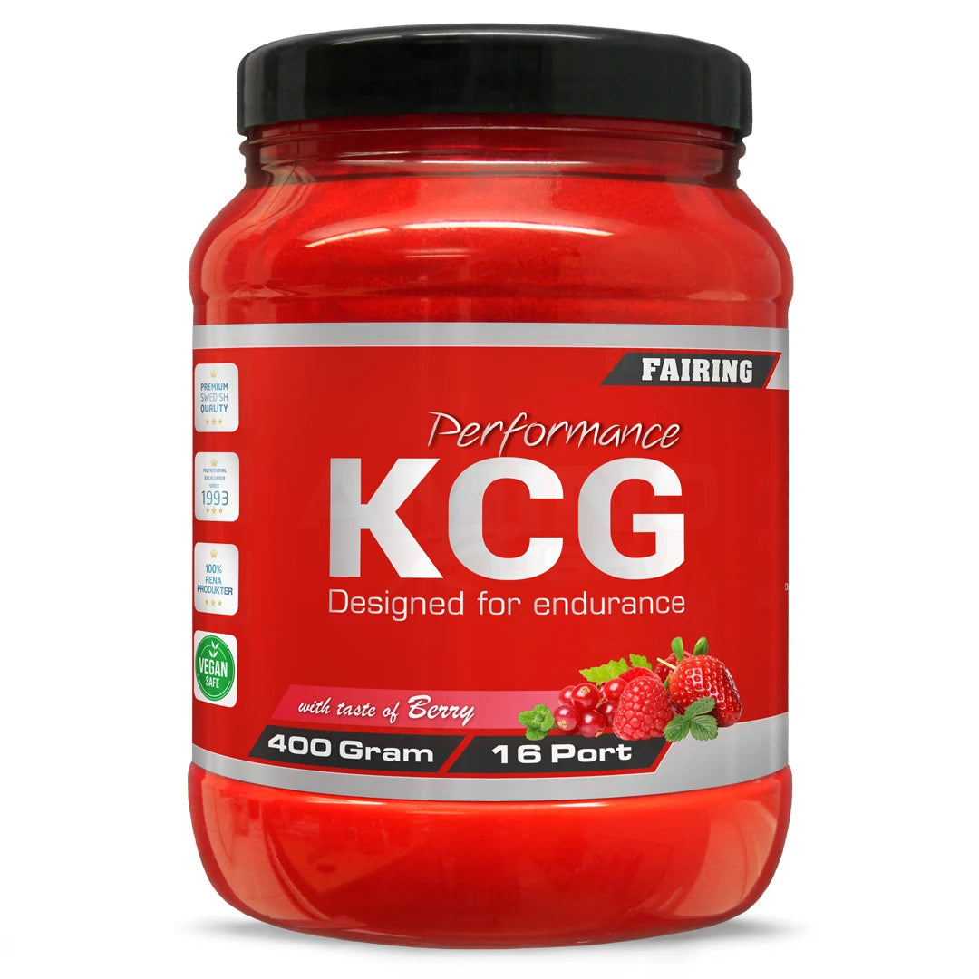 Fairing KCG Performance 400 g sportsdrikkpulver i en rød boks med svart lokk og smak av bær.