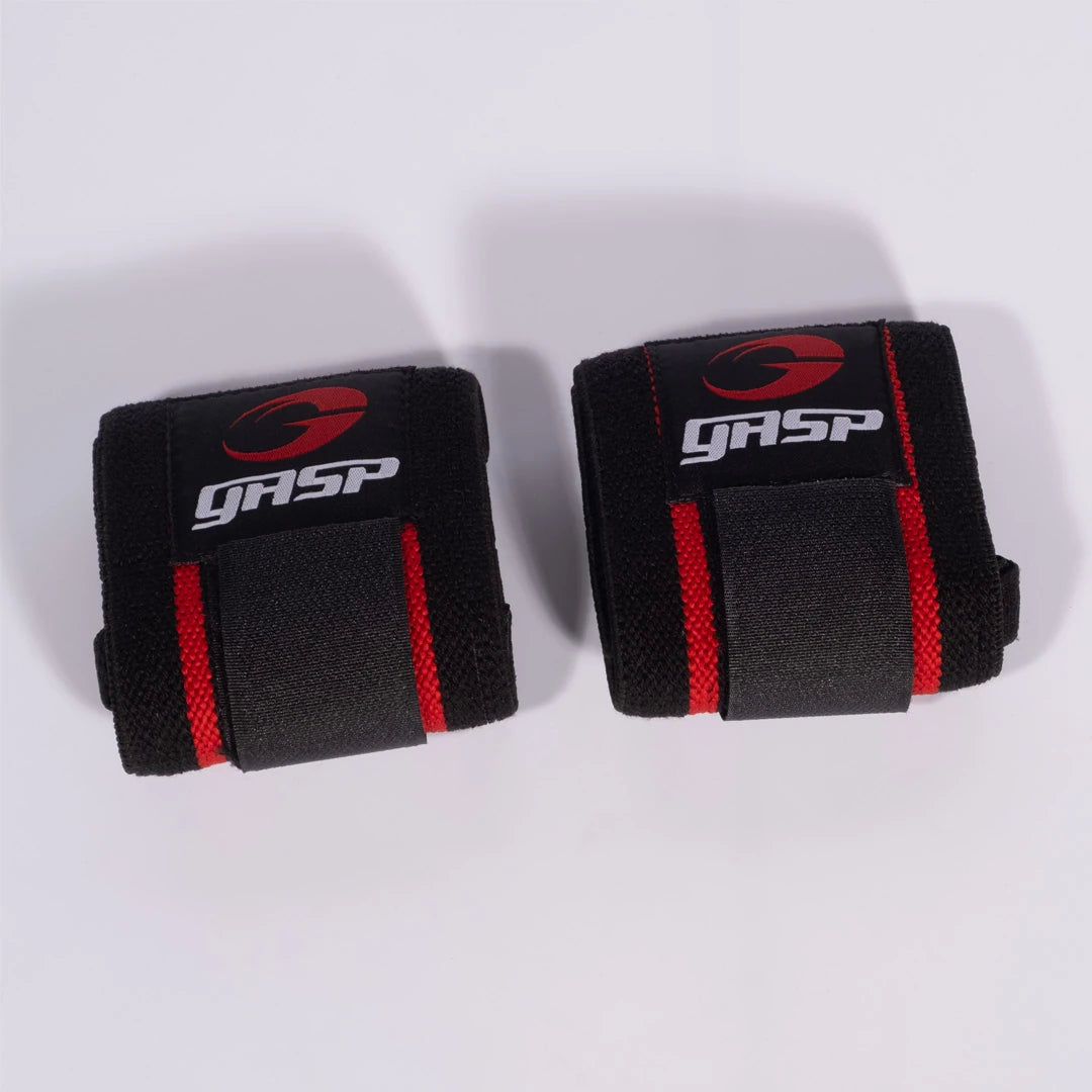 Svarte GASP Hardcore Wrist Wraps Black/Red håndleddsbind med røde striper og logo for tunge løft.