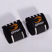 GASP Hardcore Wrist Wraps Black/White är kraftiga svarta handledslindor i elastisk väv med vit och orange logotyp.