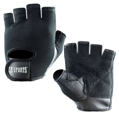 C.P. Sports Iron Glove Comfort Black, et par svarte treningshansker med polstret håndflate og borrelås.