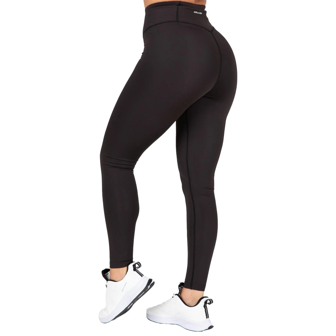 Gorilla Wear Arizona Sports Leggings Black er svarte treningstights med høy midje og tettsittende passform.