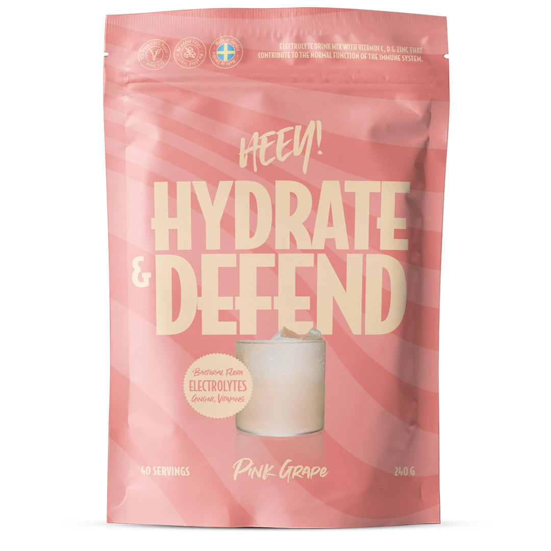 Heey! Hydrate & Defend Electrolytes + Immune Support 240 g elektrolyttpulver i en mønstret rosa pose i smaken Pink Grape.