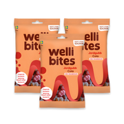 3 x Wellibites Candy 70 g Jordgubb & Cola i tre ljust orangea godispåsar med röda och svarta detaljer.