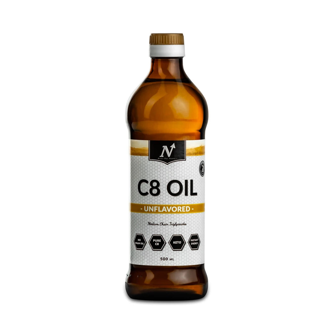 Nyttoteket C8 Oil 500 ml pakket i en mørk glassflaske med hvit etikett og svarte detaljer.