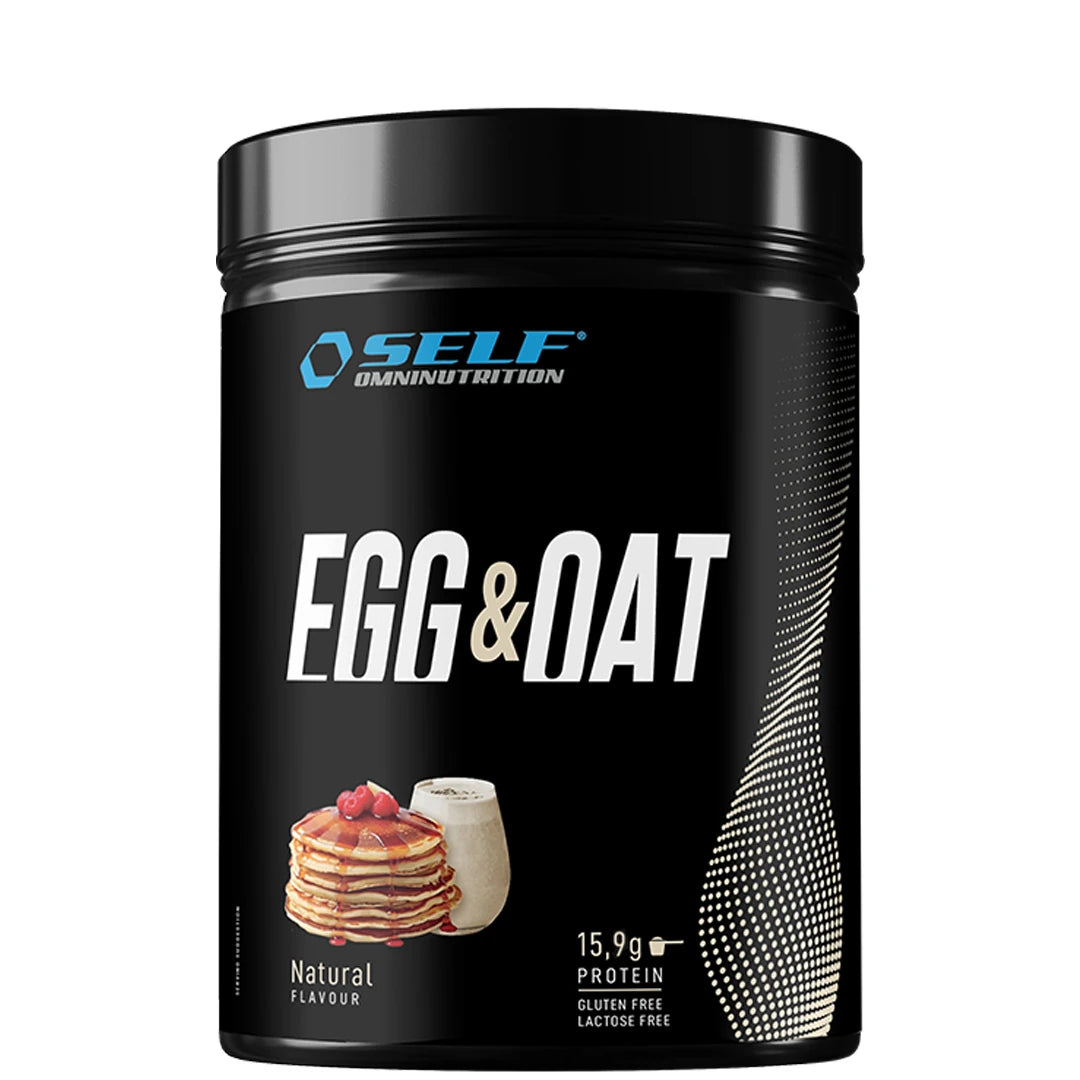 Svart boks med Self Omninutrition Egg & Oat 480 g, smak Natural, med bilde av pannekaker på forsiden.