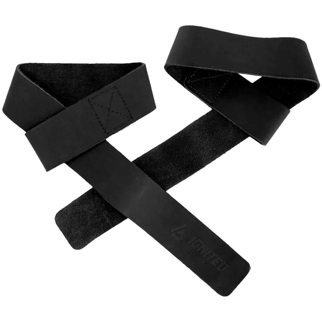 Ignited Premium Adjustable Leather Straps i svart lær med justerbar design og preget logo for tunge trekkøvelser.