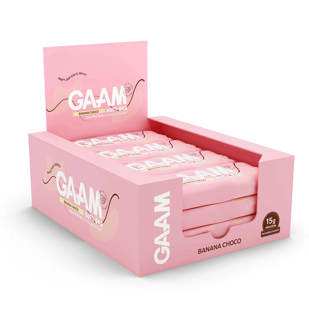 12 x GAAM Soft bar 45 g Banana Choco i en rosa displayeske med hvite og brune detaljer.