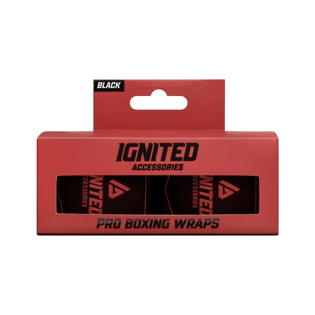 Ignited Boxing Hand Wraps Black 3.5, svarte boksebandasjer i en rød forpakning.