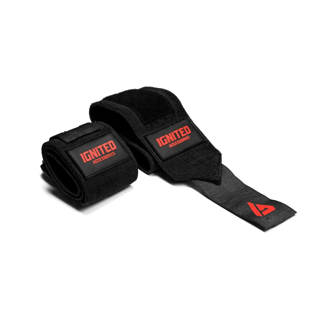 Svarte Ignited Pro Wrist Wraps Black 13" håndleddsbind med rød logo i bomull og gummi for tunge løft.