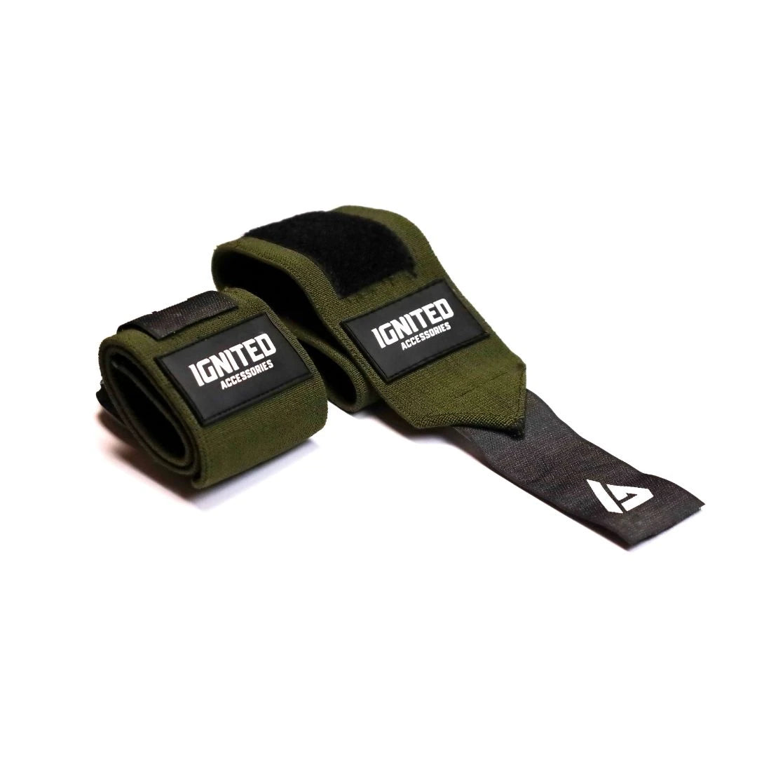 Ignited Pro Wrist Wraps Military Green 13", to militærgrønne håndleddsbind i bomull med svarte detaljer.