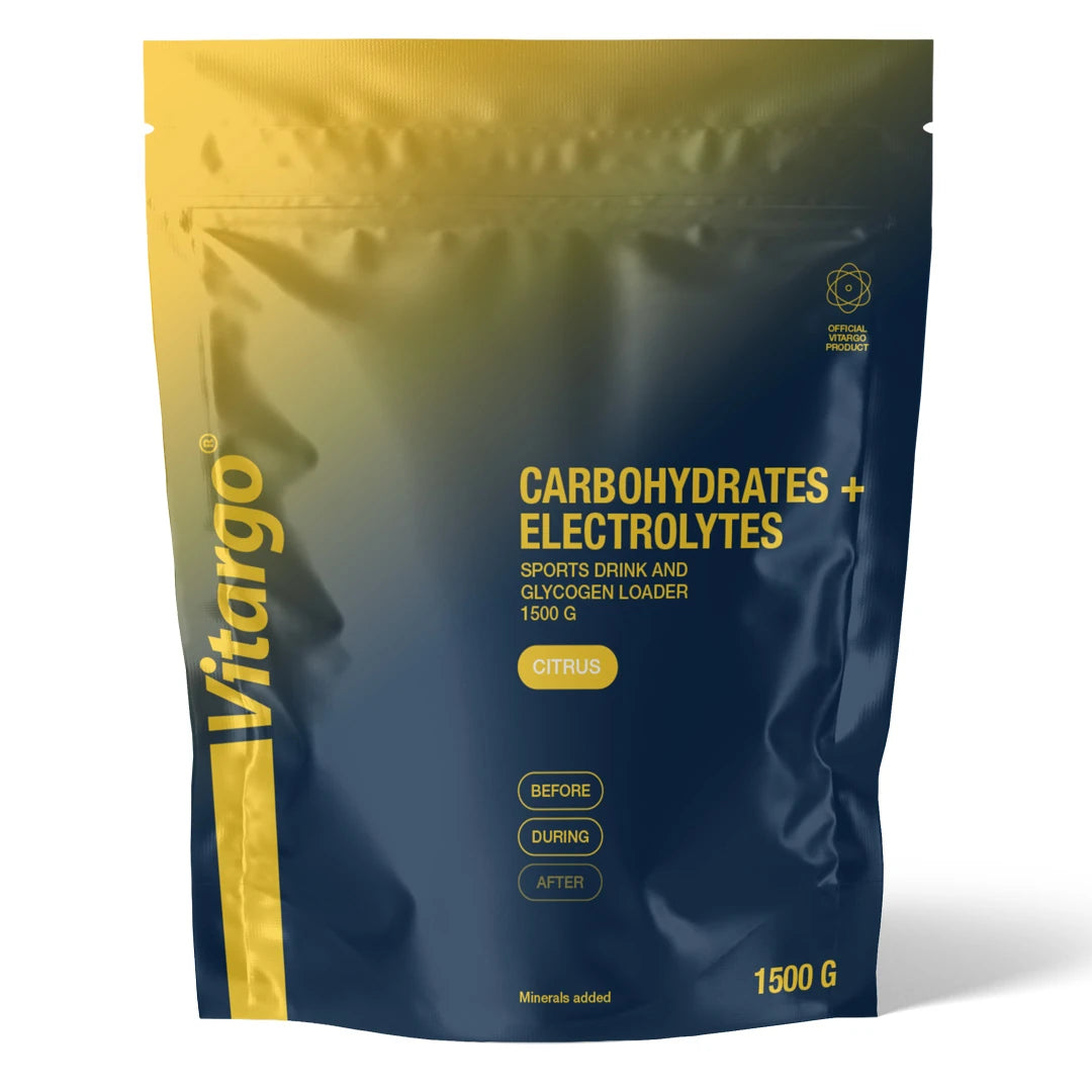 Vitargo Carb + Electrolytes 1.5 kg karbohydratpulver i en mørkeblå og gul pose med smaken Citrus.