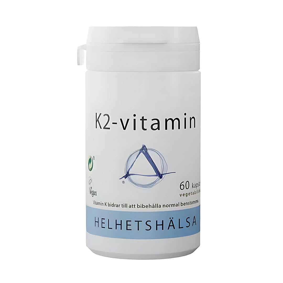 Helhetshälsa K2 Vitamin 60 caps i en hvit plastboks med stilrene mørk- og lyseblå detaljer.