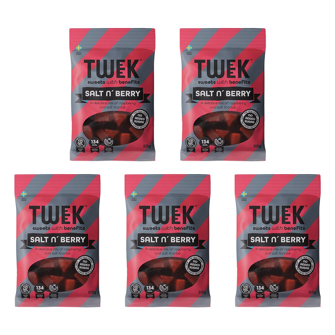 5 x Tweek Sweets 80 g Salt n' Berry i fem grå og rosa godteriposer med svarte detaljer.