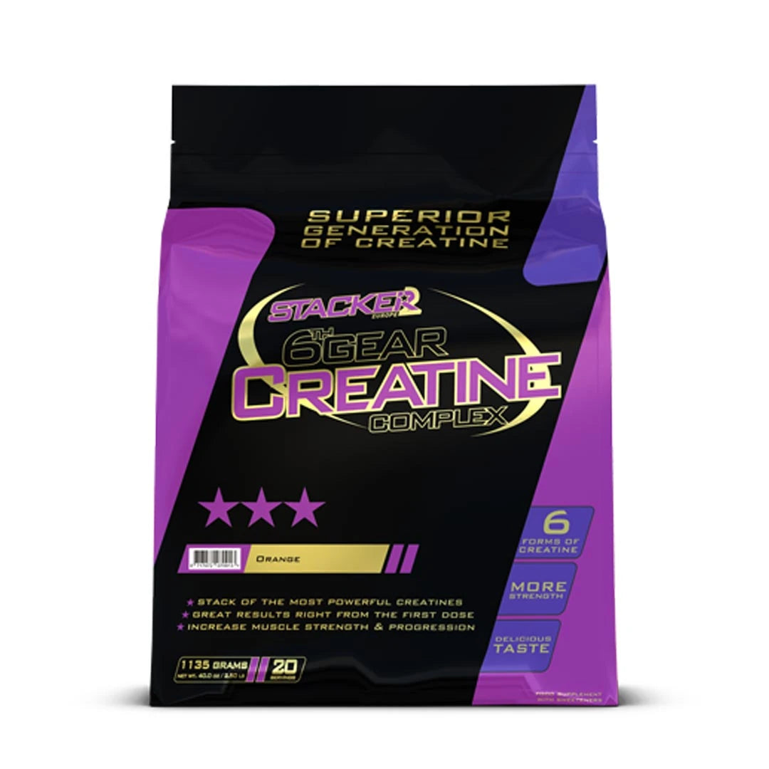 Stacker2 6Th Gear Creatine Lemon 1135 g kreatinblanding i en lilla og svart pose med gulldetaljer.
