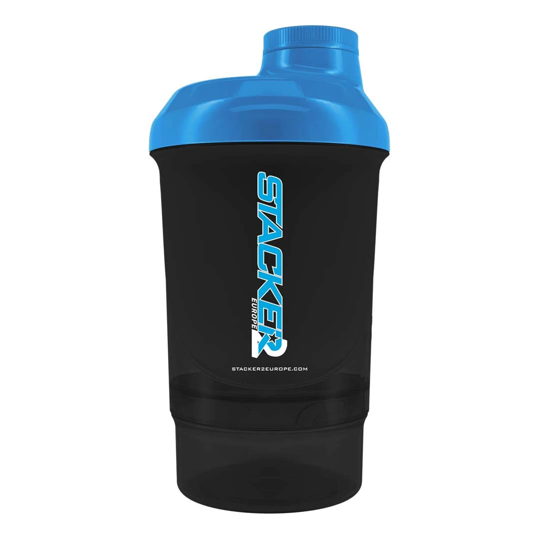 Stacker2 Europe Shaker Bottle 300 ml, en liten svart plastshaker med blått skrulokk.