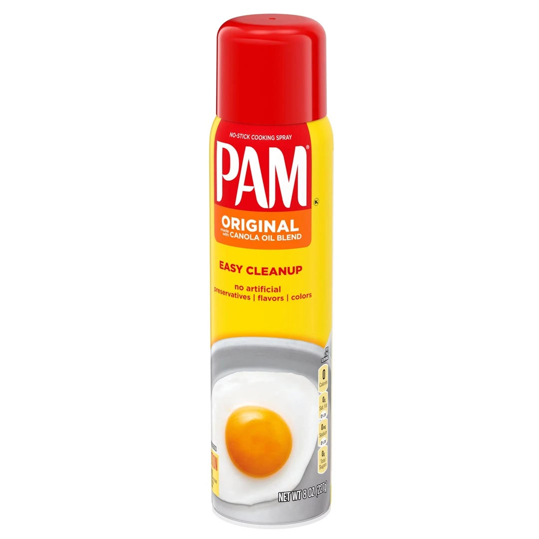 Pam Cooking Spray 170 g i en gul og rød sprayflaske med motiv av et speilegg i en panne.