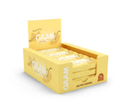 12 x GAAM Soft bar 45 g Salted Caramel i en gul displaykartong fylld med proteinbars.