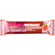 Pro Brands Proteinbar 45 g i en glänsande rosa och röd förpackning för smaken Strawberry Yoghurt.