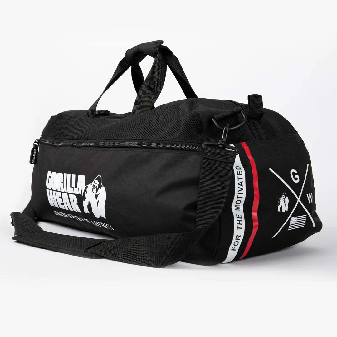 Gorilla Wear Norris Hybrid Gym Bag/Backpack Black er en romslig svart treningsbag i polyester med hvite og røde detaljer.