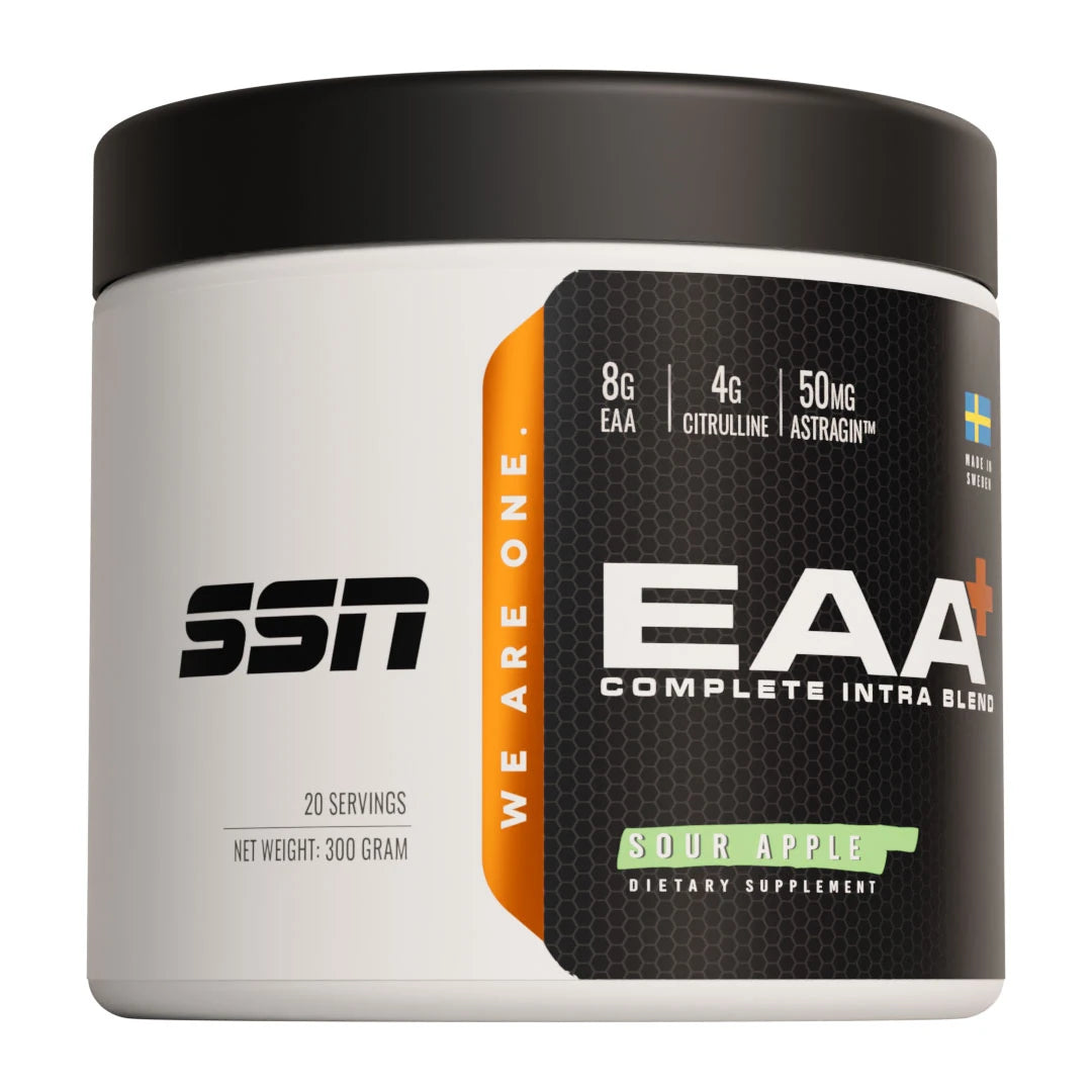 SSN EAA+ 300 g aminosyrer i en hvit boks med svarte detaljer for smaken Sour Apple.