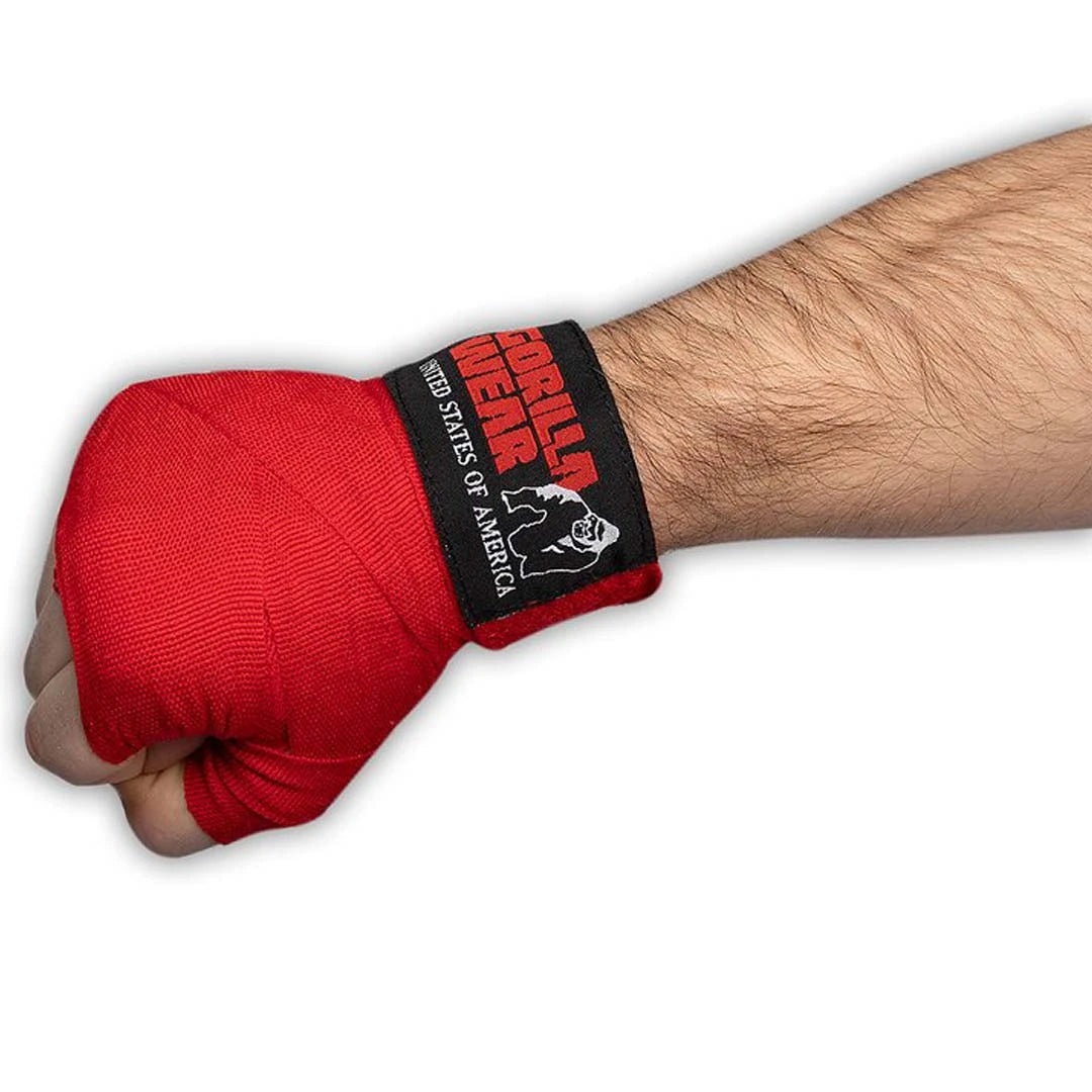 Gorilla Wear Boxing Hand Wraps Red viklet rundt en knyttneve, i rødt bomullsmateriale med svart borrelås.