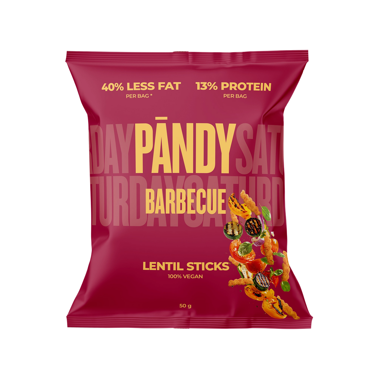 Pändy Lentil Sticks Barbecue 50 g i en mørkerød pose med illustrasjon av linsechips og grillede grønnsaker.