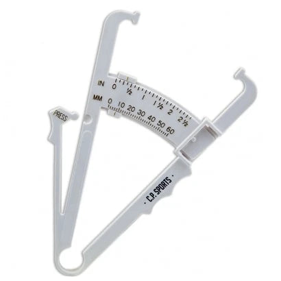 C.P. Sports Fat Caliper fettmåler i hvit plast med tydelig måleskala for kroppsfett.