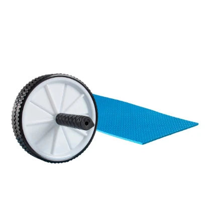 Virtufit Ab Wheel + Mat, et hvitt og svart magetreningshjul med teksturerte håndtak og en blå knematte.