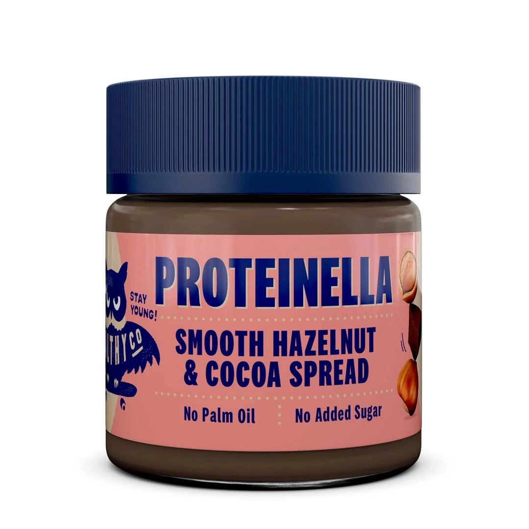 HealthyCo Proteinella 200 g nøttekrem i et glass med rosa etikett og blått lokk for smaken Hazelnut.