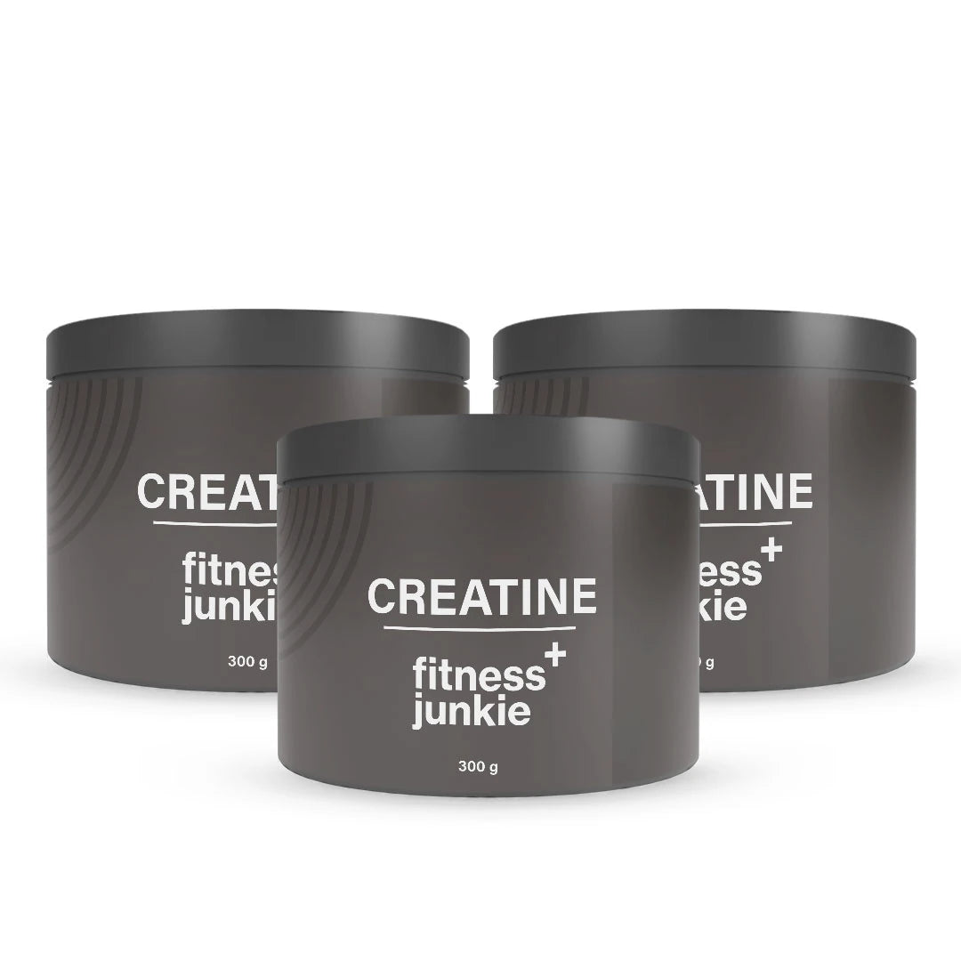 3 x fitnessjunkie Creatine 300 g Kreatin i tre mørkegrå bokser med hvit tekst.